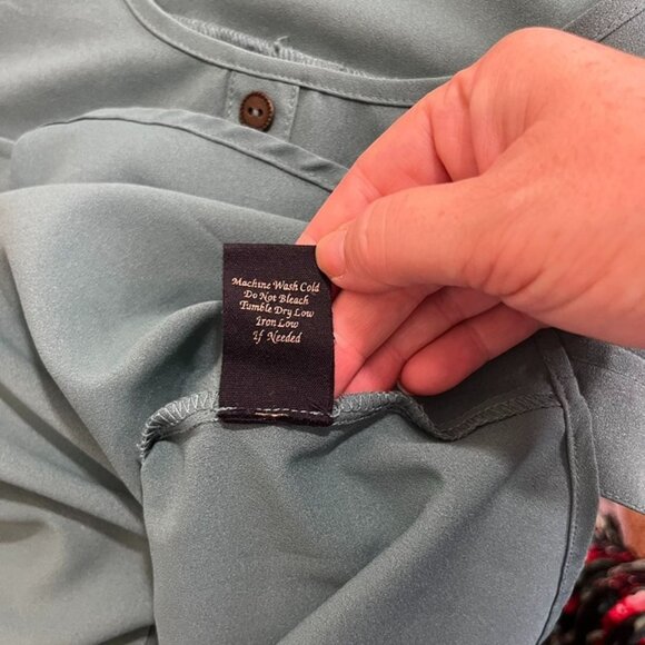 Mine blouse women's M green lightweight flowy long adjustable sleeves - Picture 5 of 9